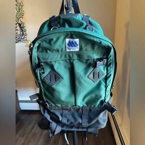 ~ MADDEN Boulder, CO Green and Black Heavy Duty Canvas Backpack NWOT~